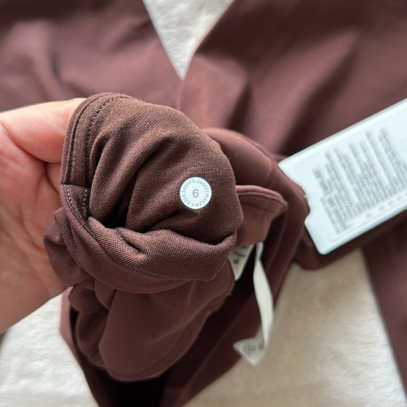 NWT. Unlimit instill Tight 25’ lululemon - Picture 4 of 4